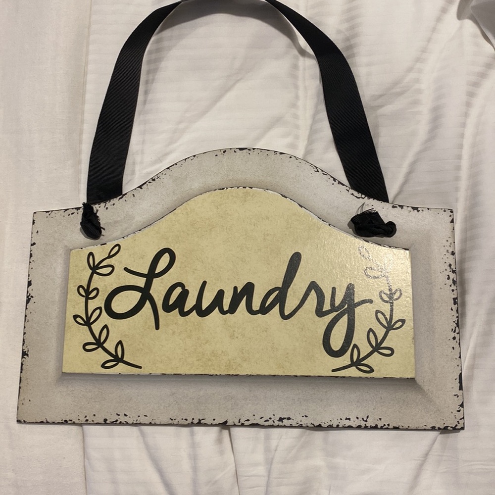 SHABBY CHIC WALL HANGING THAT SAYS LAUNDRY - Picture 2 of 8
